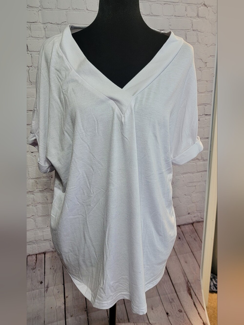 White V-Neck Short Sleeve Women's Top Size XL